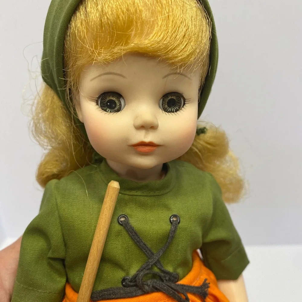 Madame Alexander Poor Cinderella Doll Excellent Vintage Broom Sleepy Eyes